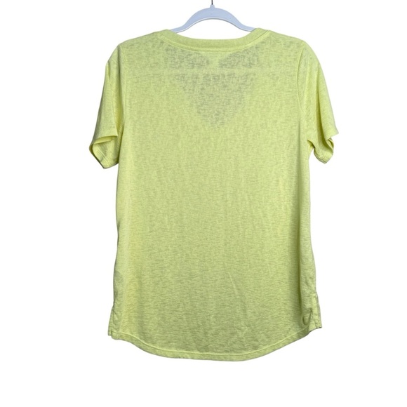 2024 Athleta Breezy Scoop V-Neck Tee size M lightweight Summer Yellow I26 - Picture 2 of 9